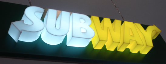 Letras de acrílico con iluminación interior