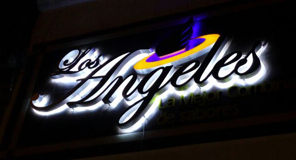 Letras 3D de aluminio con iluminación interior