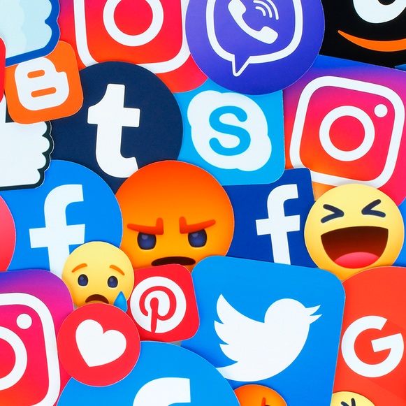 Administración de redes sociales (contrato tres meses)